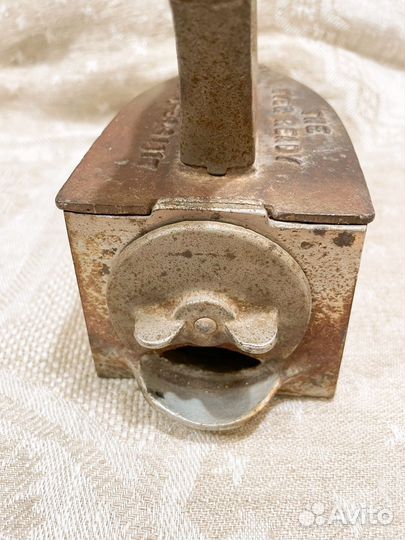 Угольный утюг