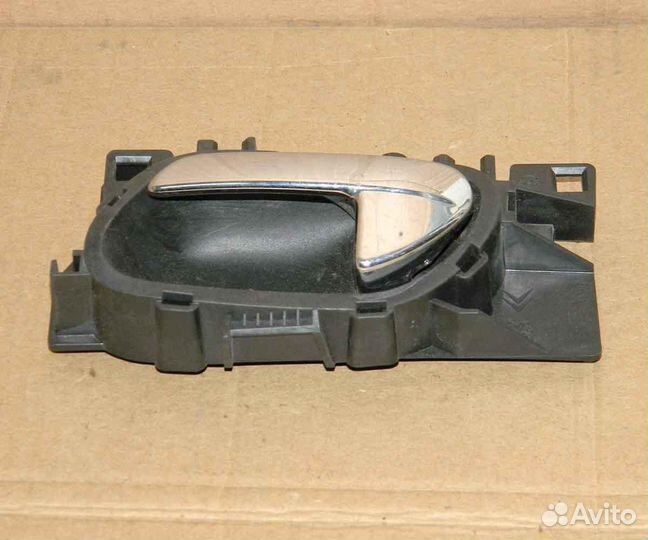 Ручка двери лев. внутр. Peugeot 208