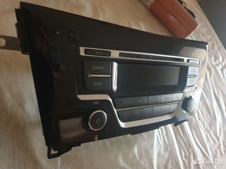 Штатное головное устройство Nissan Qashqai J11