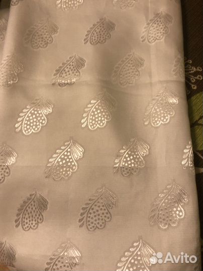 Белая ткань шелковая