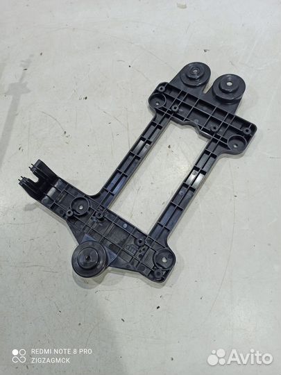 Кронштейн(крепление) кузова задний (Audi Q8)