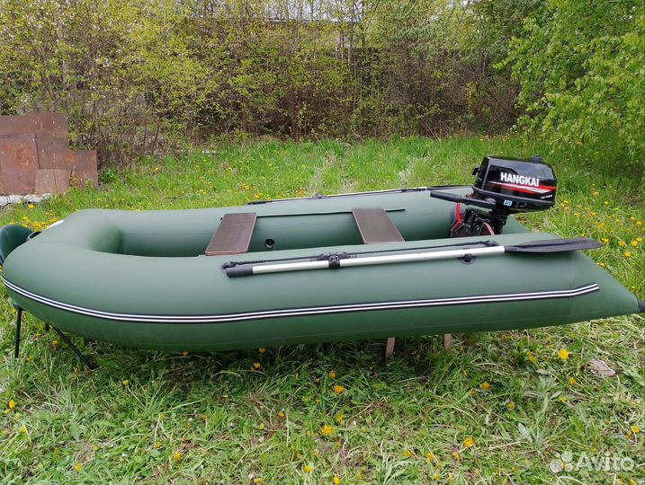 Лодка с мотором