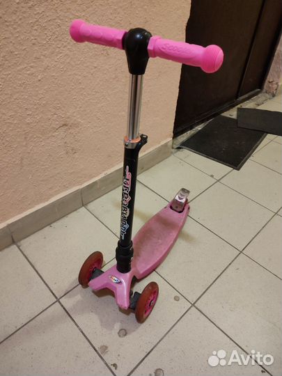 Самокат трехколесный