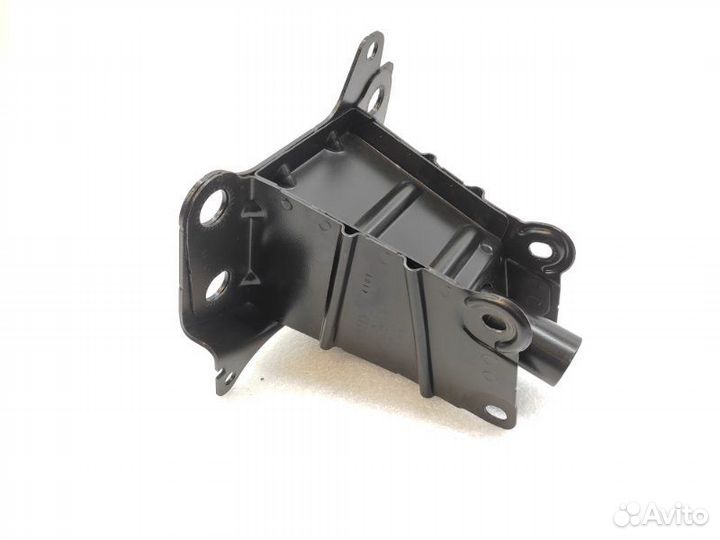 Кронштейн усилителя бампера передний правый Audi