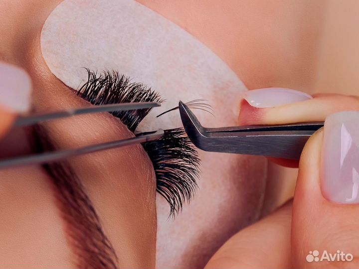 Мастер по наращиванию ресниц