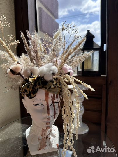 Композиция из сухоцветов в вазе