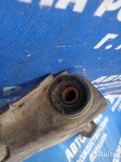 Передний левый рычаг Daewoo Nexia седан 2008