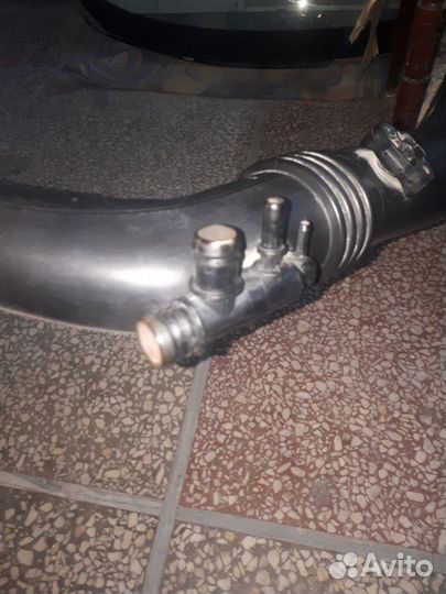 Патрубок на турбину мерседес 212,204