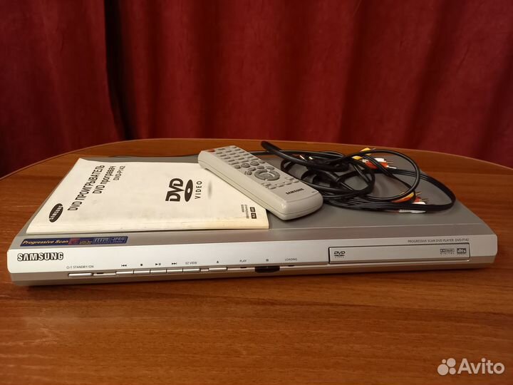 DVD плеер Samsung модель DVD-P142