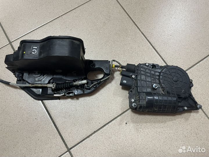 Замок двери передний правый BMW X5 E70