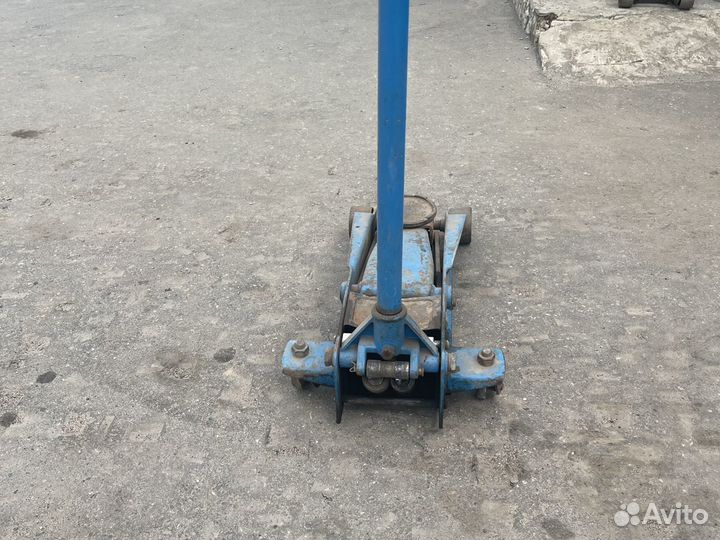 Домкрат профессиональный