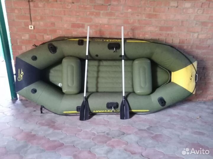 Лодка весельная