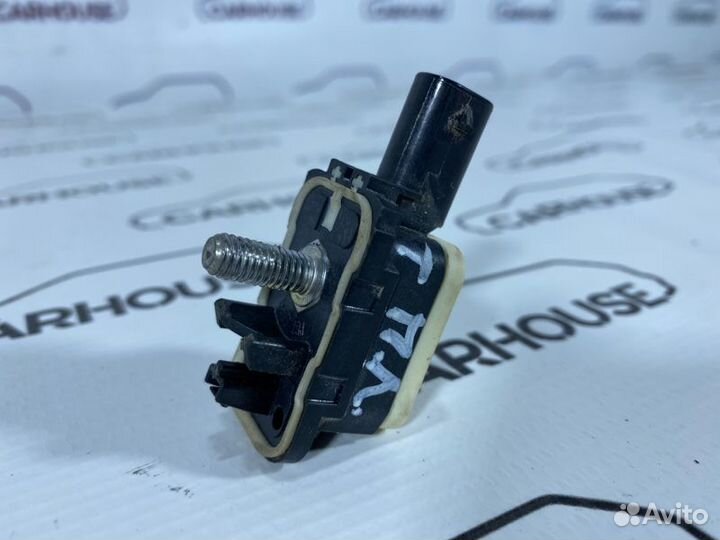 Датчик удара передний левый Volkswagen Touareg NF