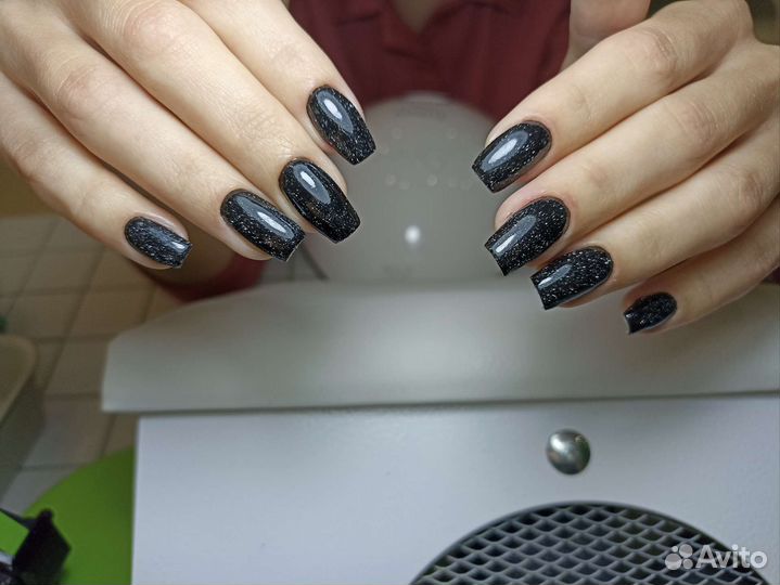 Маникюр в салоне