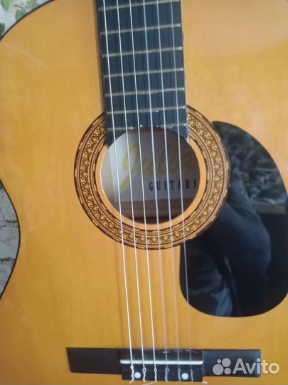 Классическая акустическая гитара