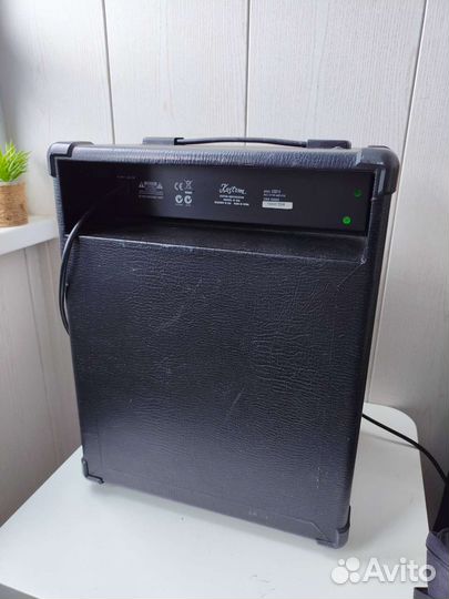 Басовый комбоусилитель Kustom KXB10 (динамик '10)