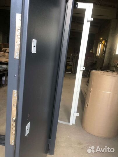Дверь входная металлическая с терморазрывом
