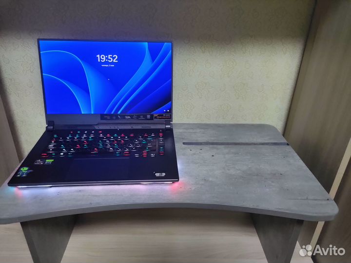 Столик в кровать на диван для ноутбука / планшета