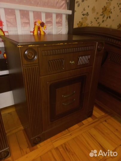 Тумбочка прикроватная