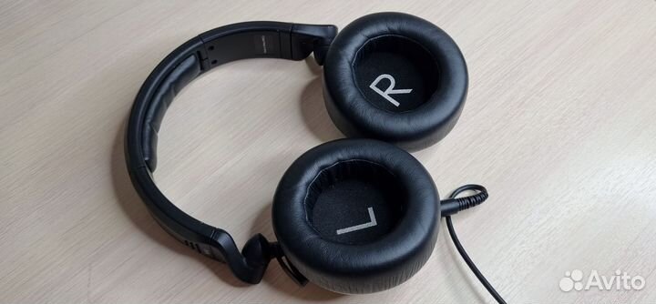 Проводные профессиональные наушники AKG K182