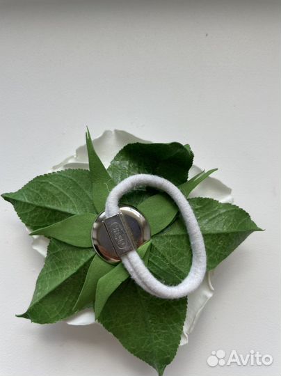 Резинка для волос белый цветок