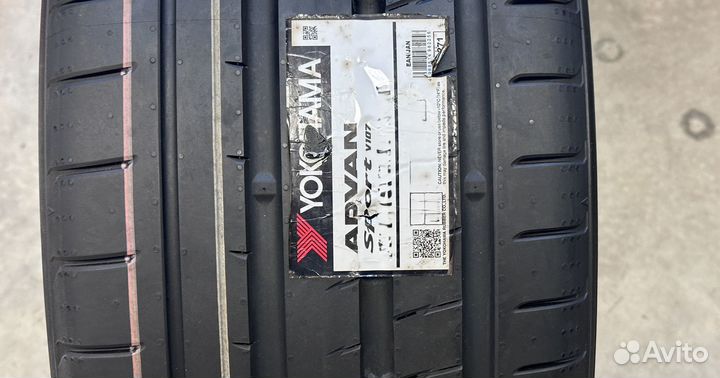 Yokohama Advan Sport V107 295/35 R21 107Y