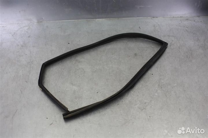 Уплотнитель стекла двери задней правой Hyundai-KI