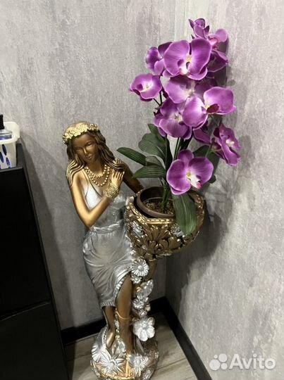 Ваза напольная,девушка,высота 85 см