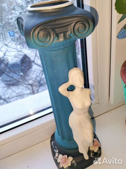 Ваза Девушка у колонны