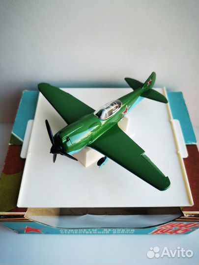 Самолет модель 1:72 Ла-5