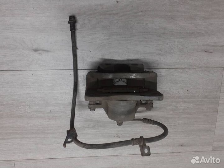 Суппорт передний левый Geely Atlas