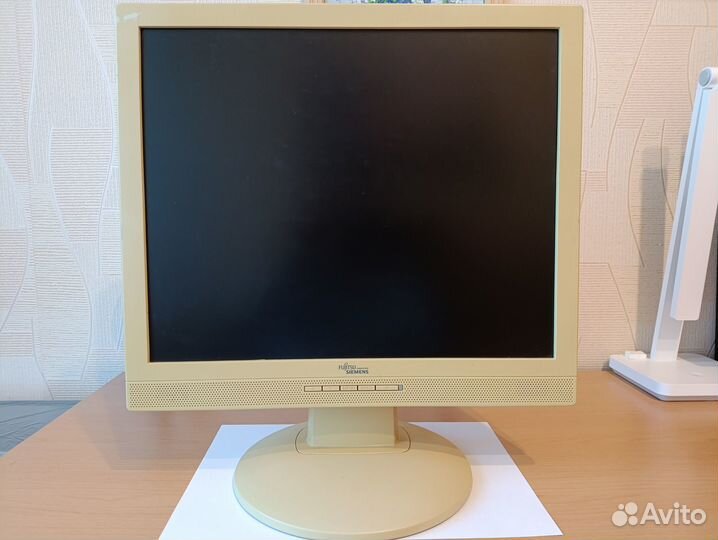 Монитор Fujitsu Siemens 17