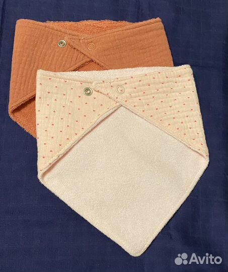 Нагрудники/слюнявчики треугольнички новые