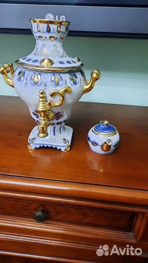 Статуэтка фарфоровая Чайник