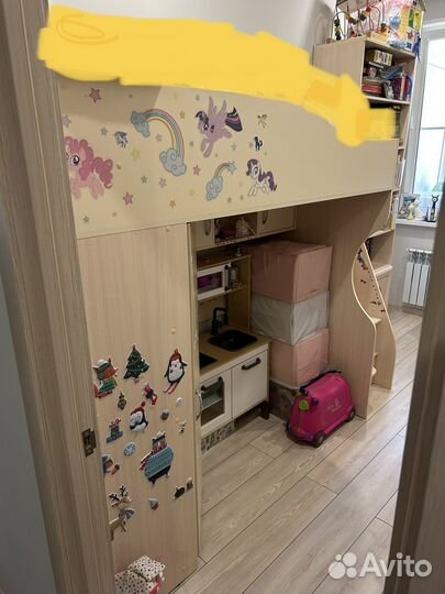 Кровать чердак + книжный шкаф