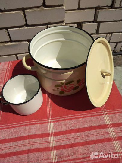 Эмал.кастрюли, тазы, миски разные, сечка для кап