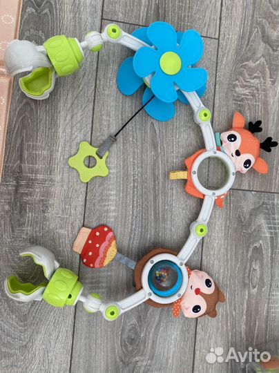 Дуга с игрушками