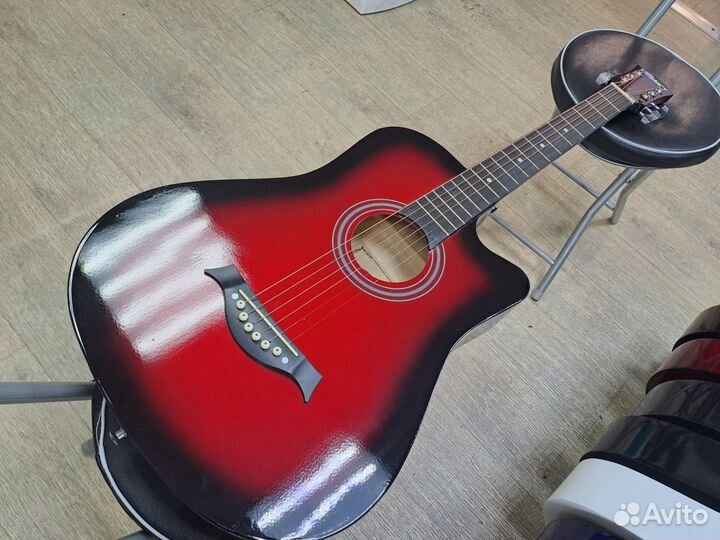 Гитара акустическая Belucci красная