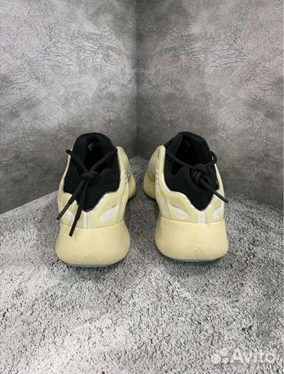 Кроссовки adidas yeezy 700 v3