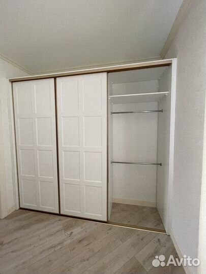 Шкаф с зеркалом