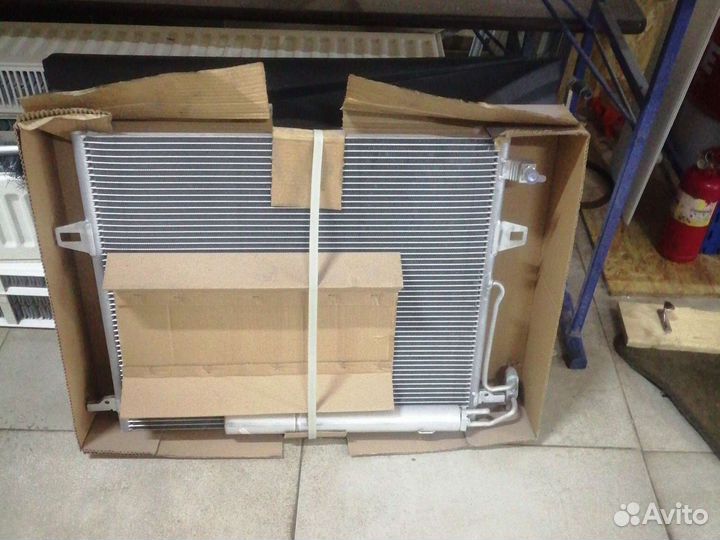Радиатор кондиционера на Мерседес мл164