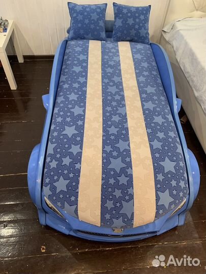 Детская кровать машинка