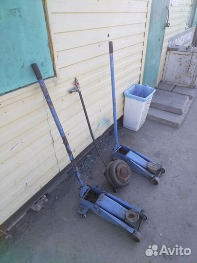 Домкрат подкатной 3 тонны бу