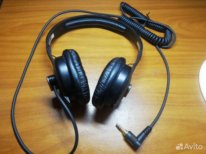 Студийные наушники behringer HPS5000