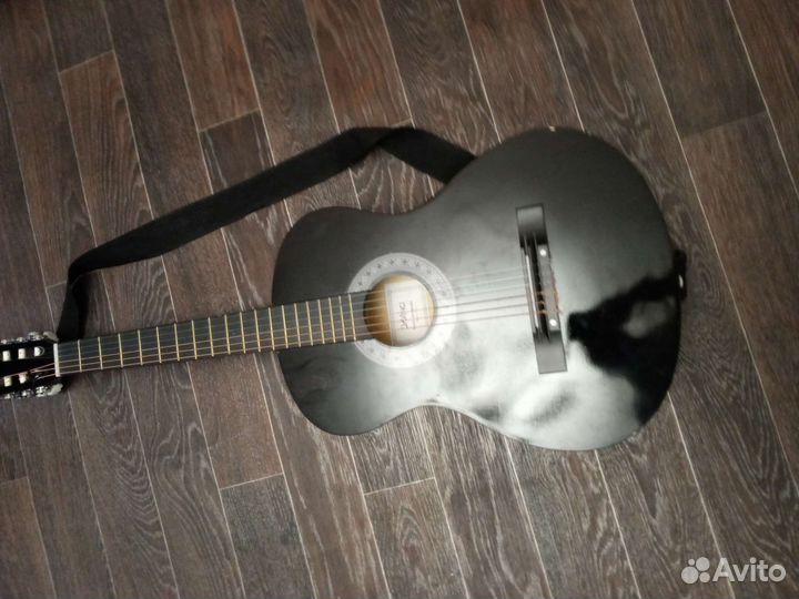 Акустическая гитара