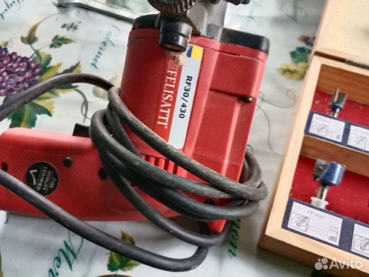 Ручной фрезер по дереву