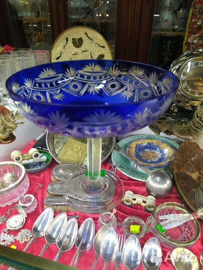 Вазы, рюмки, графин