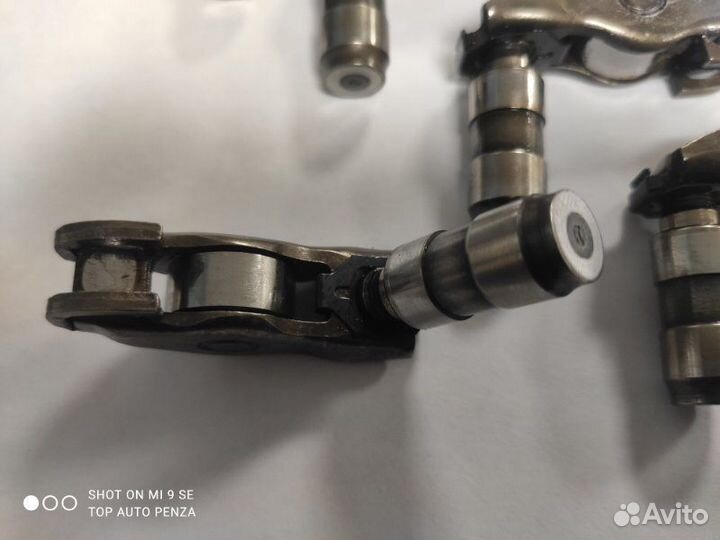 Коромысло впускного клапана Audi A6 C7 cdnb 2012