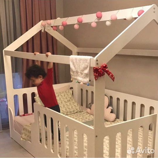 Детская кровать домик