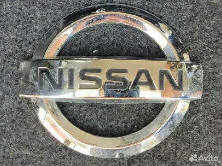 Детали на крышку багажника Nissan Serena 25 26